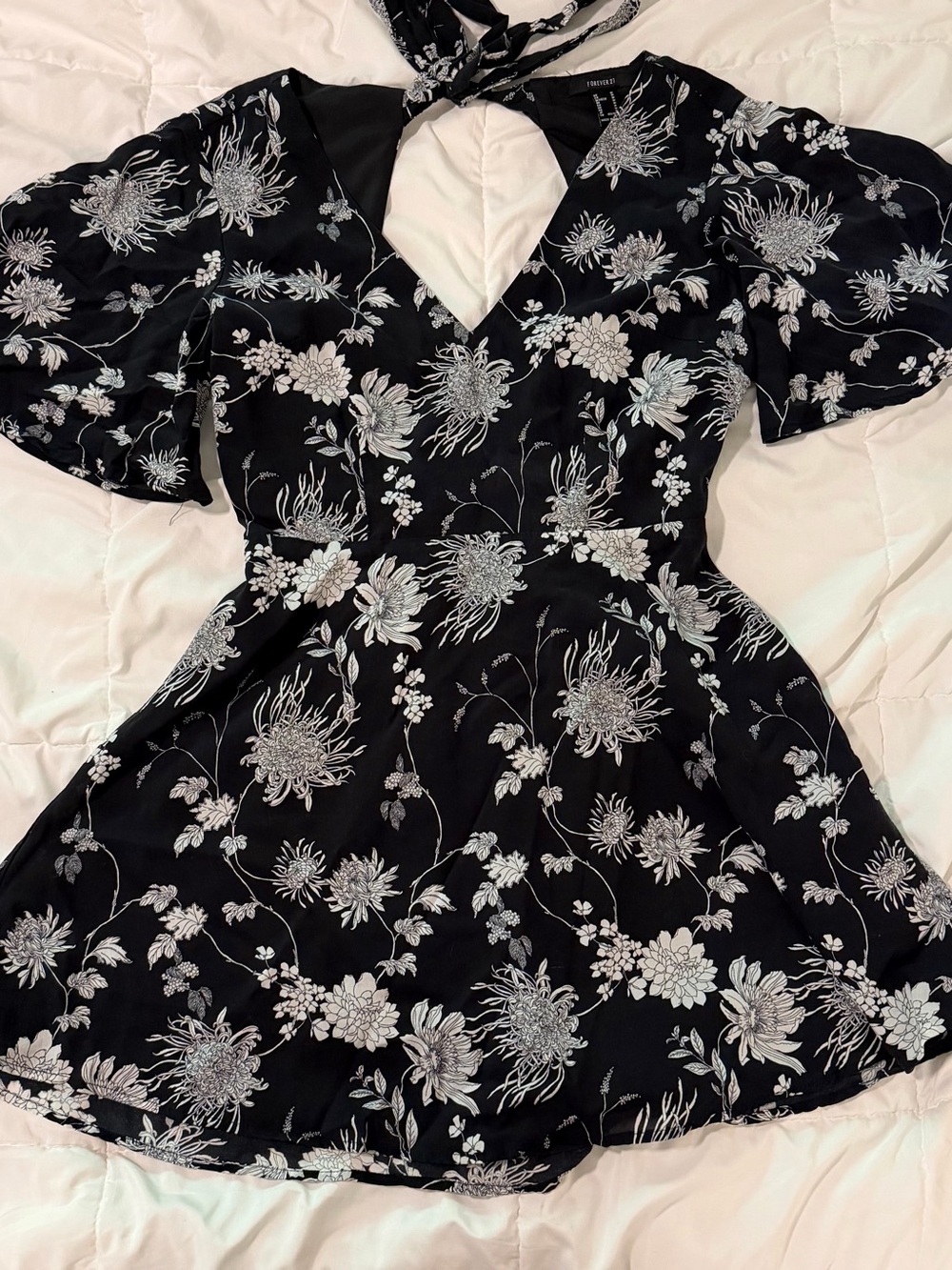 Forever 21 Lyocell Floral V-Neck Dress with Back Cutout